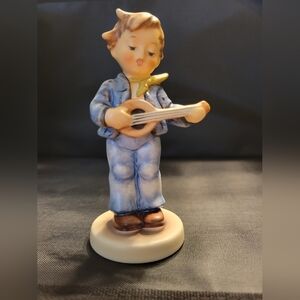 Goebel Little Troubadour Hummel collectible, perfect condition